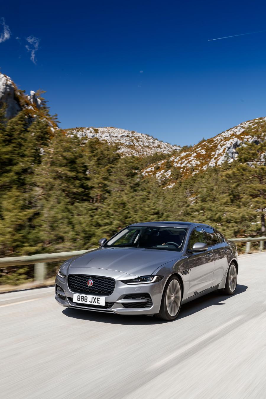  Jaguar XE D180 S 2019 года  (WW) (фото 5 из 18)